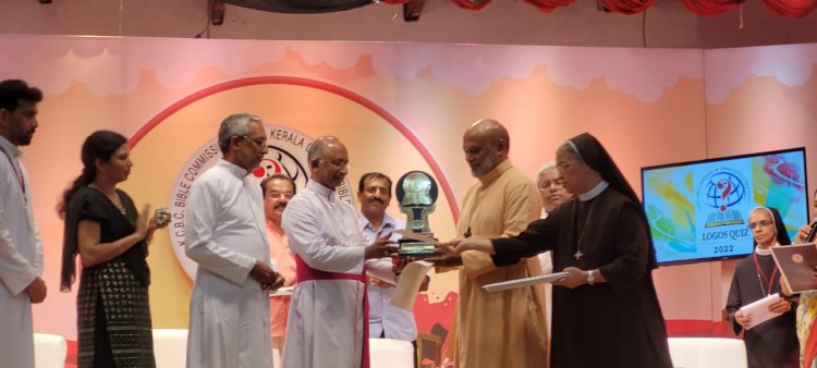 കെസിബിസി ബൈബിൾ സോസൈറ്റിയുടെ വചന സർഗപുരസ്കാരം ബഹു. ഫാ. മരിയദാസ് ഒ.ഐ.സി എറ്റുവാങ്ങി.