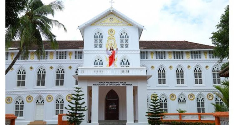 സീറോമലബാർസഭയുടെ പെർമനന്റ് സിനഡ് എറണാകുളം-അങ്കമാലി അതിരൂപതയിൽ വി. കുർബ്ബാനയർപ്പണത്തിന്റെ ഏകീകൃതരീതി നടപ്പിലാക്കുന്നതുമായി ബന്ധപ്പെട്ടു നിലവിലുള്ള സാഹചര്യം വിലയിരുത്തി.