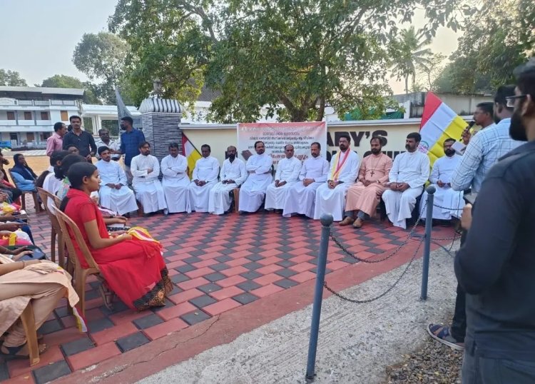 ബൈബിൾ കത്തിച്ചതിനെതിരെ പ്രതിക്ഷേധിച്ചു