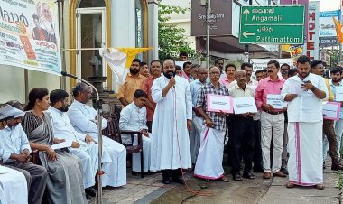 മലങ്കര കാത്തലിക് അസോസിയേഷൻ മൂവാറ്റുപുഴ മേഖലയുടെ നേതൃത്വത്തിൽ ദുരിതമനുഭവിക്കുന്ന മണിപ്പൂർ ജനതയ്ക്കായി ഐക്യദാർഢ്യ സദസും പ്രതിഷേധ മതിലും സംഘടിപ്പിച്ചു